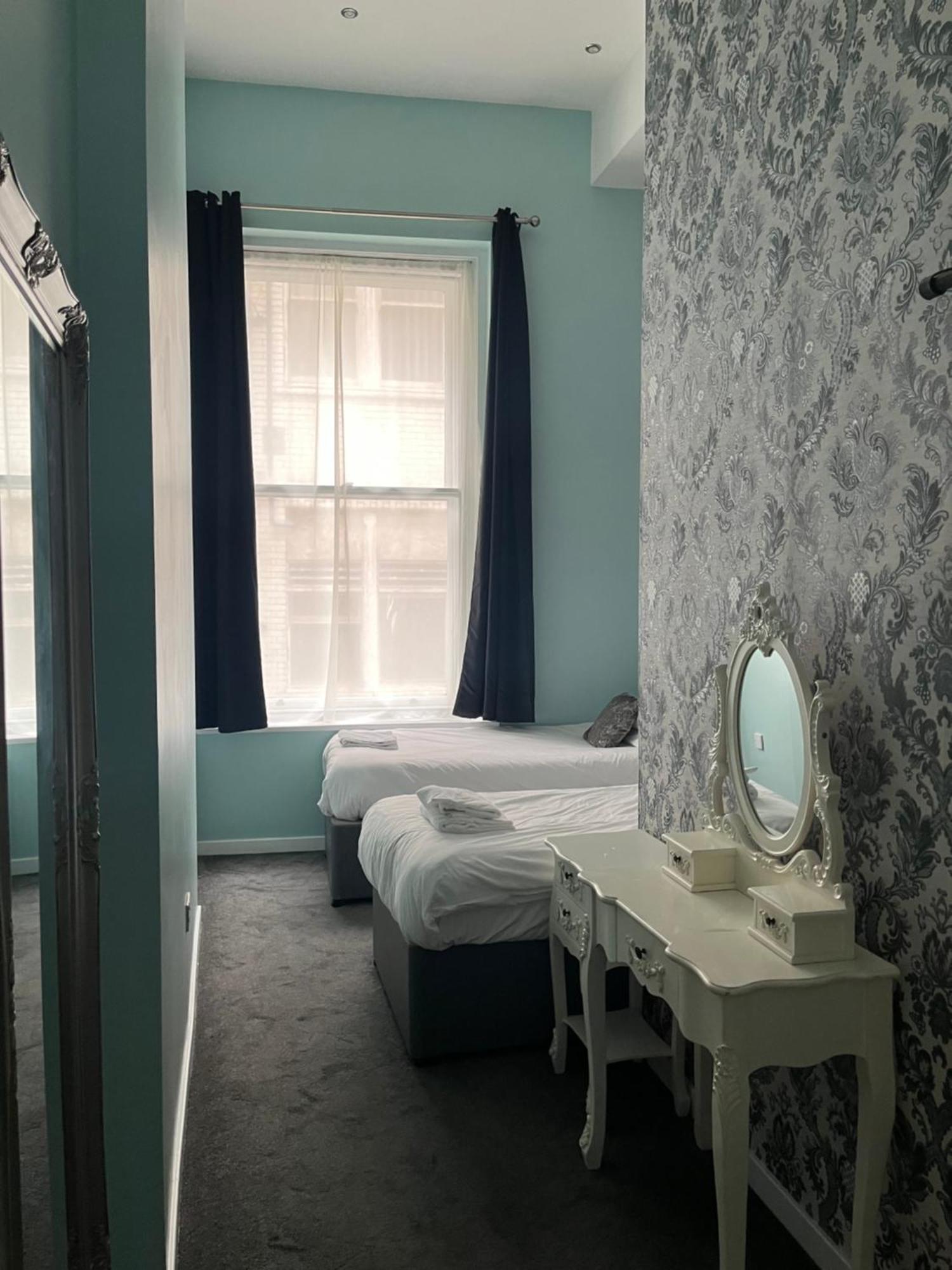 Apartment 5 Halifax House, 3 *